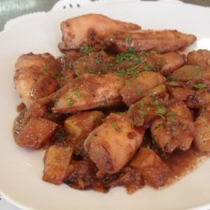 Chipirones encebollados